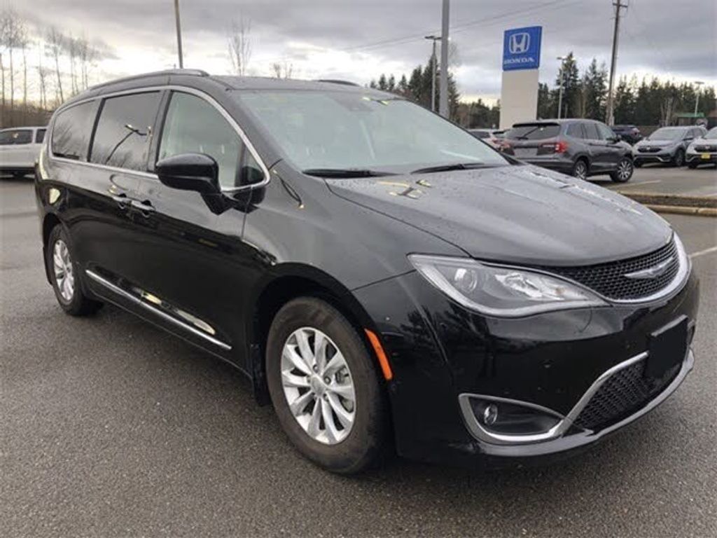 Image 2018 Chrysler Pacifica Touring l plus fwd