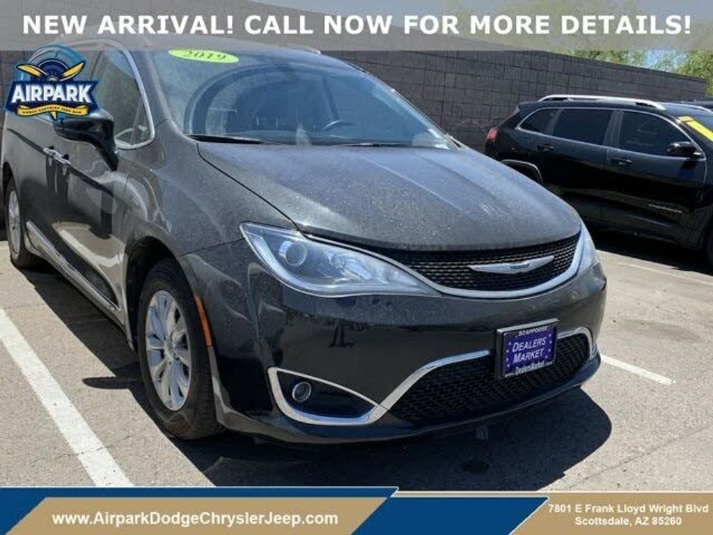 Image 2019 Chrysler Pacifica Touring l fwd